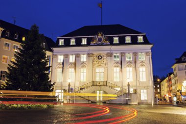 Bonn Rathaus geceleri