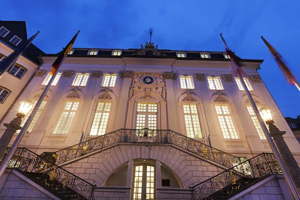 Bonn Rathaus por la noche — Foto de Stock