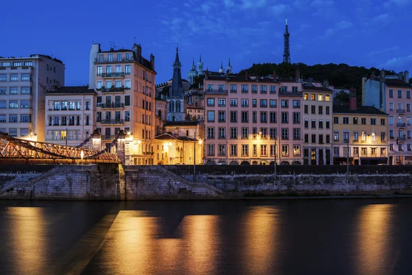Architektura Lyon podél řeky Saone řeky — Stock fotografie