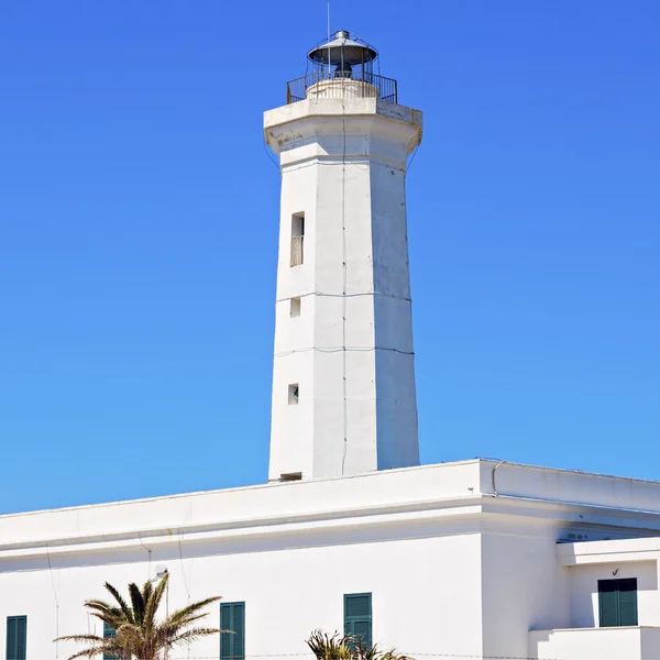 Leuchtturm in san cataldo — Stockfoto