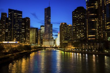 Chicago Nehri boyunca