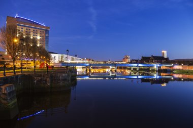 Lagan Nehri boyunca Belfast mimarisi