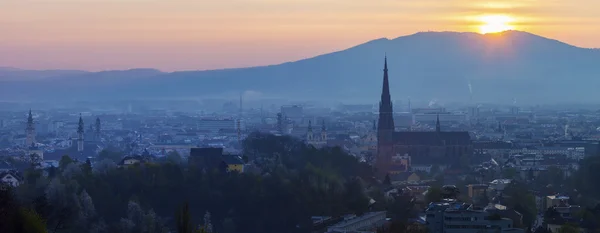 Linz panorama bij zonsopgang — Stockfoto