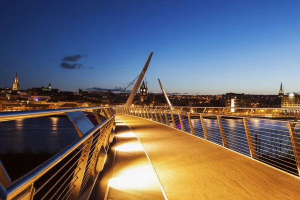 Peace Bridge in Derry — Stockfoto