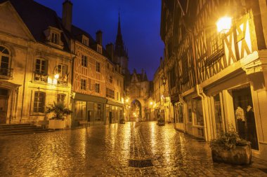 Auxerre Saat Kulesi