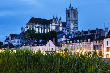 Auxerre Katedrali Yonne nehrin karşısındaki 