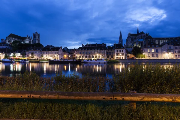 Auxerre ao longo do rio Yonne — Fotografia de Stock