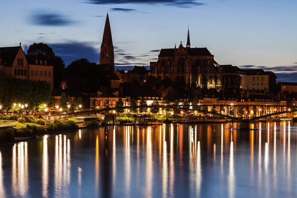 Auxerre ao longo do rio Yonne — Fotografia de Stock