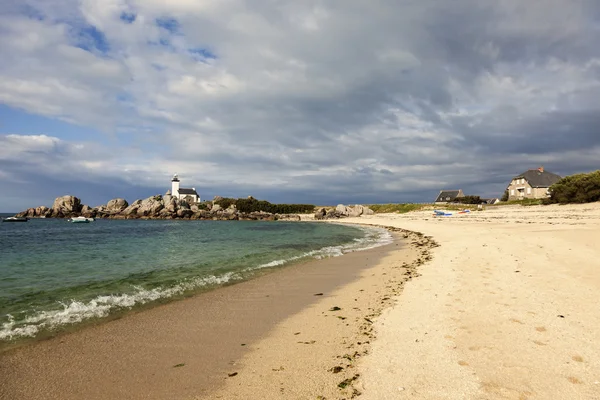 Leuchtturm von Pontusval am Strand — Stockfoto