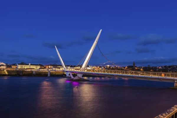 Friedensbrücke in Derry — Stockfoto