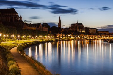 Auxerre Yonne Nehri boyunca