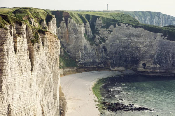 Etretat doğal kayalıklarla — Stok fotoğraf