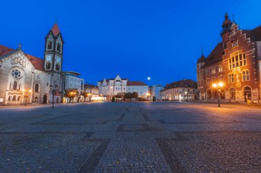Tarnowskie Gory 'de iyi akşamlar. Tarnowskie Gory, Silezya, Polonya.