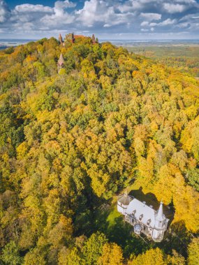 Grodziec Kalesi 'ndeki kilise ve kale. Grodziec, Lower Silesia, Polonya.