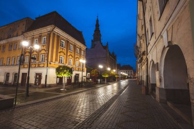 Şafakta Jawor Belediye Sarayı 'nda. Jawor, Lower Silesia, Polonya.