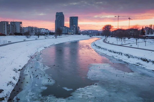 Kleurrijke Zonsondergang Bij Wislok River Rzeszow Rzeszow Subkarpathie Polen Stockafbeelding