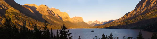 Sjön i Glacier nationalpark — Stockfoto