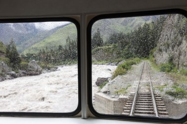 Aquas Calientes Peru için tren  