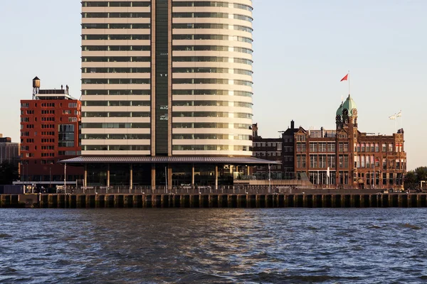 Rotterdam - ancienne et nouvelle architecture — Photo