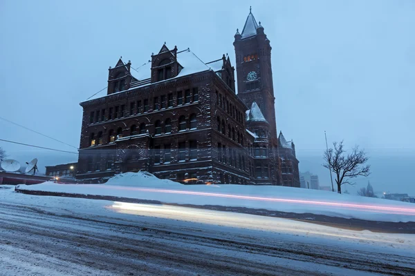 雪嵐の中にダルース アーキテクチャ — ストック写真