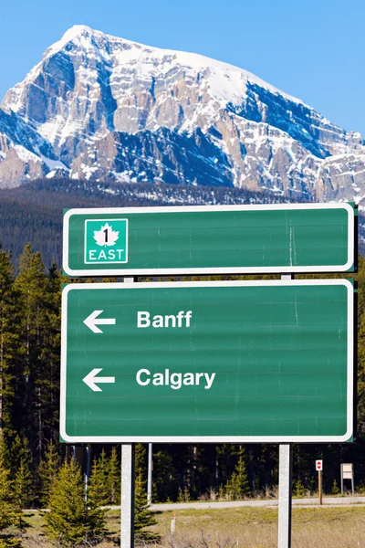 Ondertekenen in het Nationaal Park Banff — Stockfoto