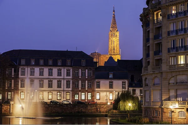 Gamla stan arkitektur med Strasbourg Minster — Stockfoto