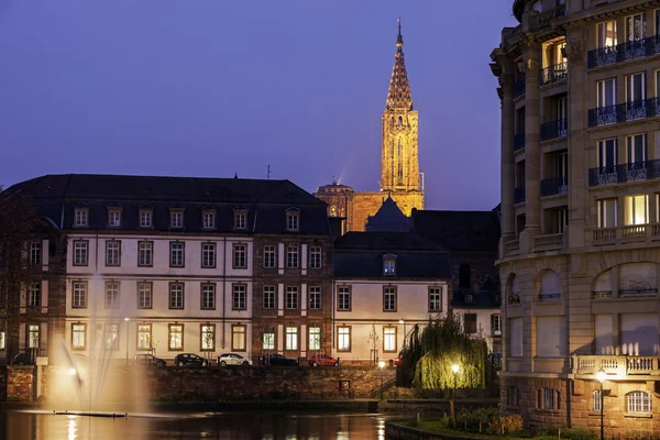 Architectuur van de oude stad met Straatsburg Minster — Stockfoto