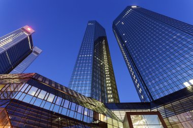 Frankfurt şehir merkezindeki modern mimari 