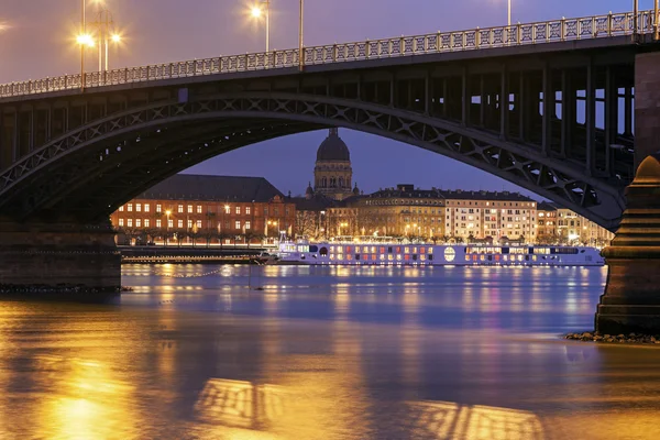 Theodor Heuss Bridge and Christuskirche. Mainz, Rhineland-Palati — Stock Photo, Image