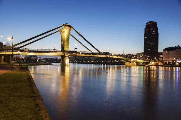 Feu vert erbrücke au lever du soleil — Photo