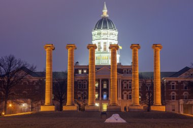 Sütun önünde bina Columbia Missouri Üniversitesi 
