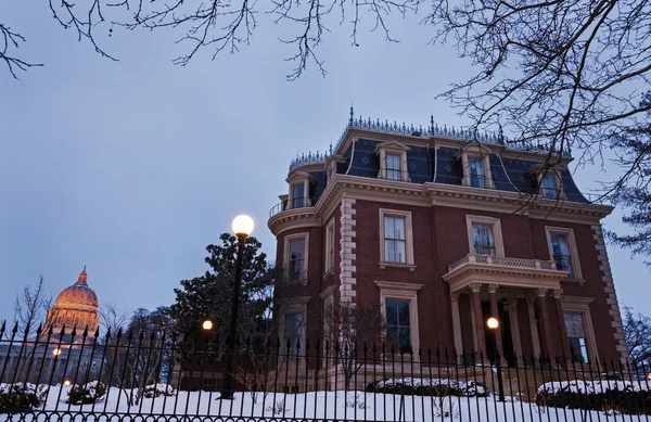 Governors Mansion e Missouri State Capitol Building — Fotografia de Stock