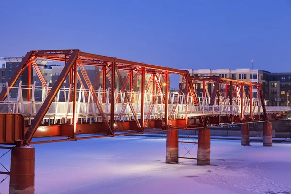 Red bridge in Des Moines — Stock Photo, Image