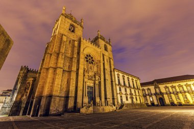 Porto se Cathedral ve Piskoposun Sarayı
