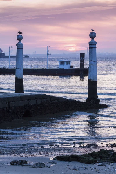 Muelle de ferry en el centro de Lisboa —  Fotos de Stock