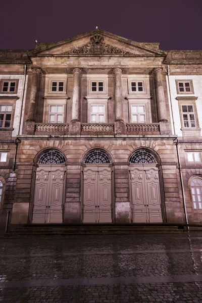 Porto Üniversitesi sırasında yağmurlu sabah gördün — Stok fotoğraf
