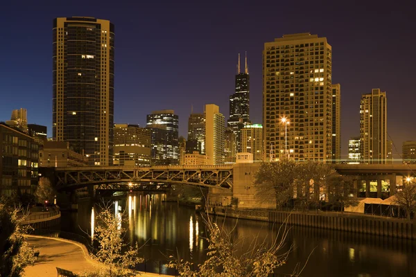 Chicago River and city skyscrapers — Stock Photo, Image