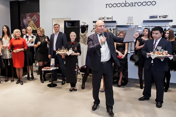 Modeontwerper Rocco Barocco bij de openingsceremonie op de openingsdag van de eerste winkel — Stockfoto