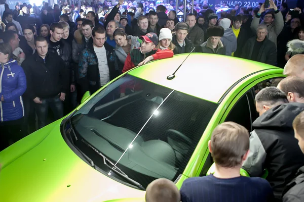 Händler avtovaz offiziell begann den Verkauf des neuen Modells lada — Stockfoto