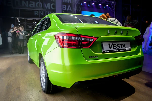 Kereskedők Avtovaz hivatalosan is megkezdte az új modell Lada értékesítés Stock Kép