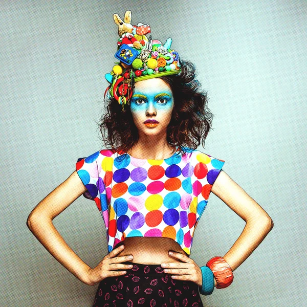 Mujer con maquillaje de arte pop creativo — Foto de Stock