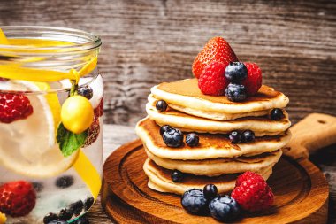 Lemonade and pancakes with summer berries