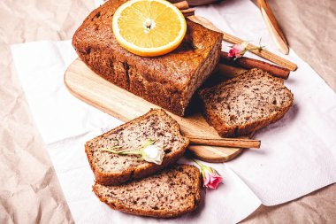 Taze pişmiş ekmek.