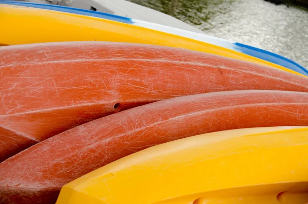 Anaehoomalu 湾でプラスチック製のカヌーの傷の底 — ストック写真