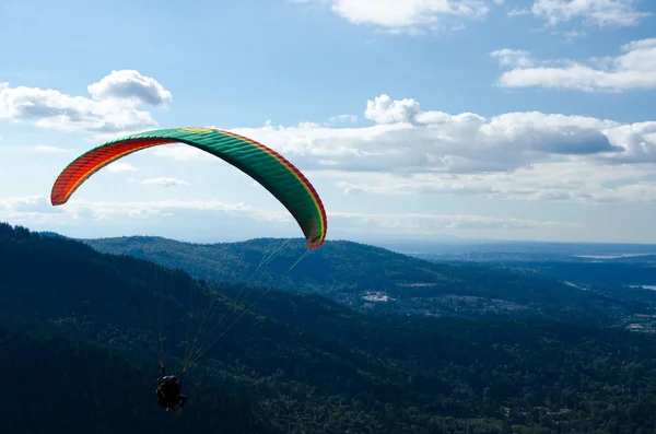Paragliding near Tiger Mountain State forest — Stock Photo, Image