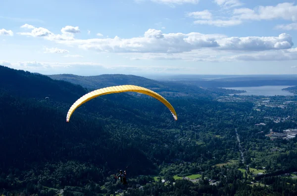 Paragliding near Tiger Mountain State forest — Stock Photo, Image