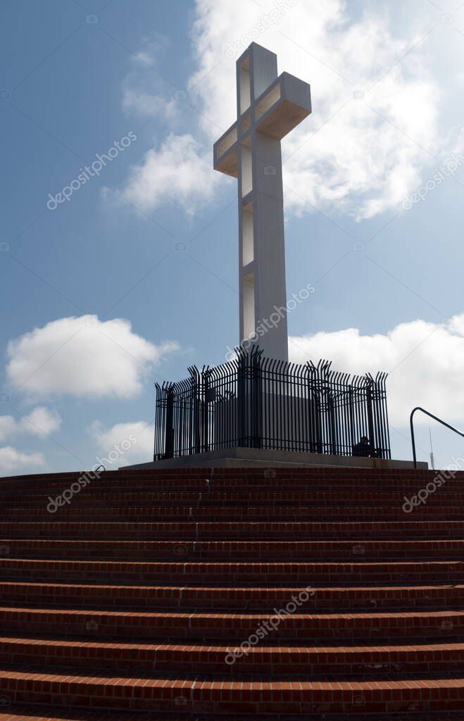 Mount Soledad Cross Memoria on a sunny day, San Diego