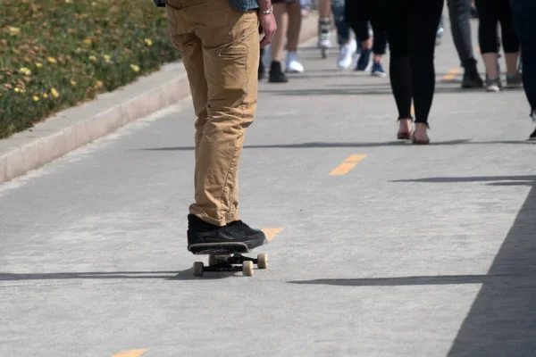 Détails Des Jambes Skateboarder Sur Promenade Pacific Beach San Diego — Photo