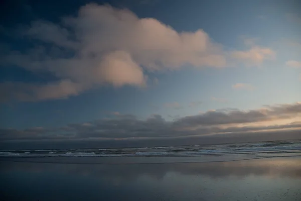 Хмари Відбивають Воді Під Час Заходу Сонця Поблизу Парку Штату — стокове фото