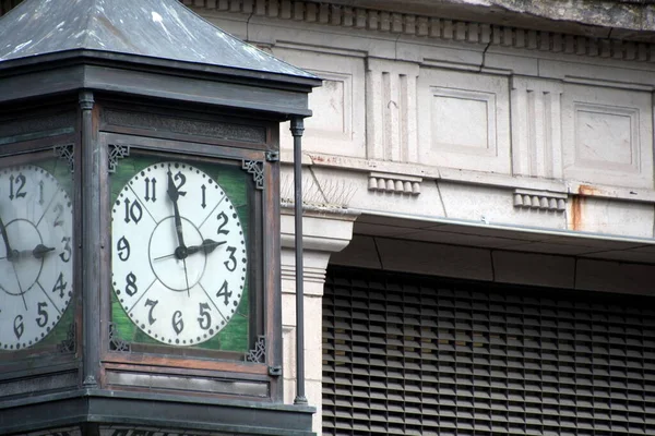 Πράσινο Αντίκα Ρολόι Του Δρόμου Στη Γωνία Της Οδού Cornwell — Φωτογραφία Αρχείου